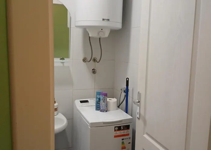 Dejana Ns - Stan Na Dan - Free Street Parking شقة