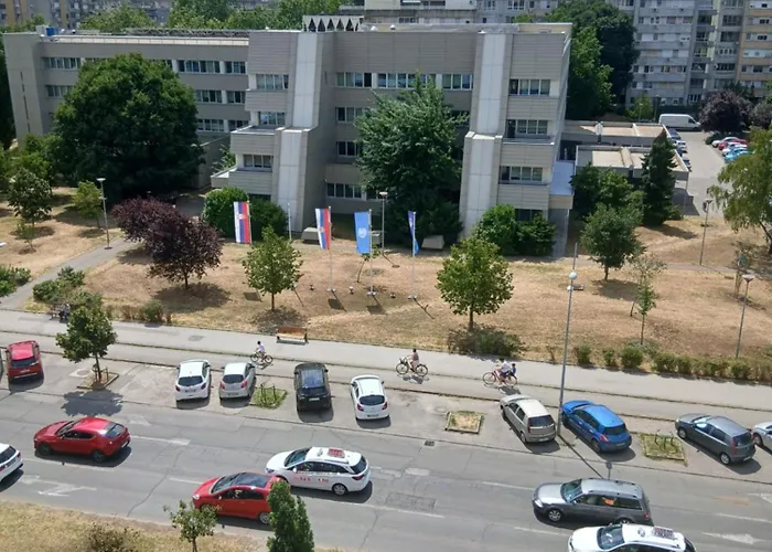 Dejana Ns - Stan Na Dan - Free Street Parking شقة